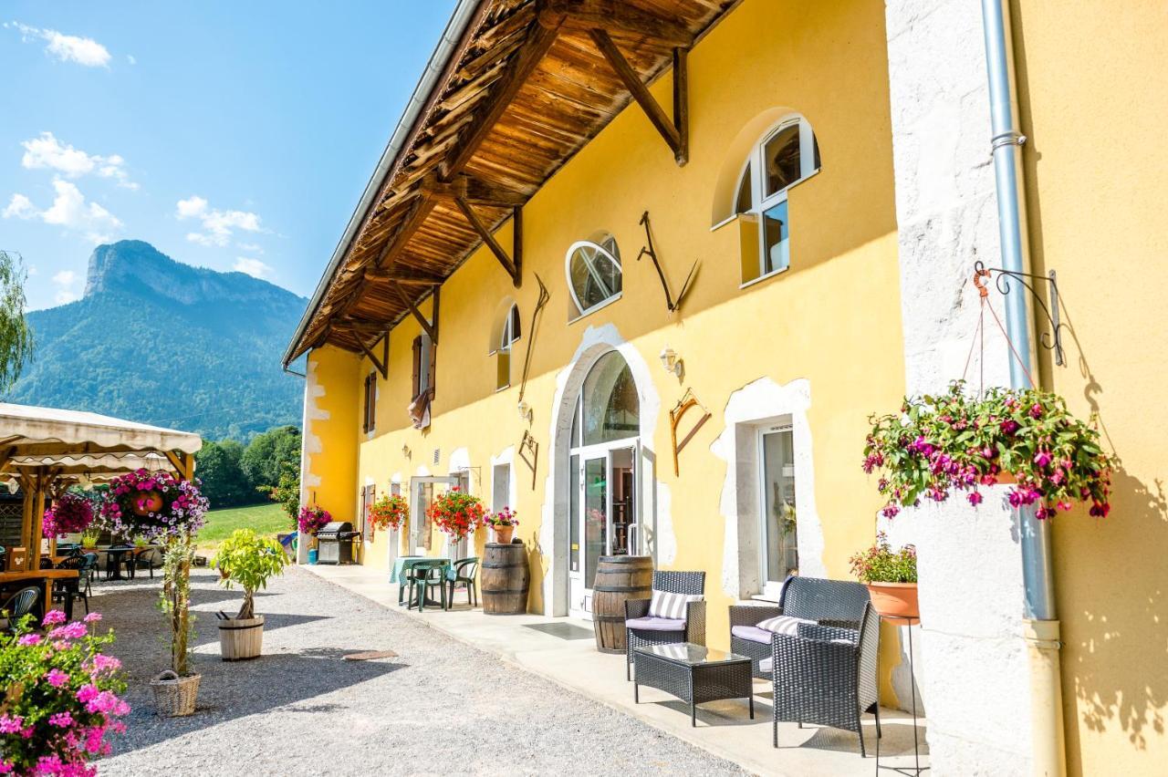 Auberge De Pontgibaud Lathuile Экстерьер фото